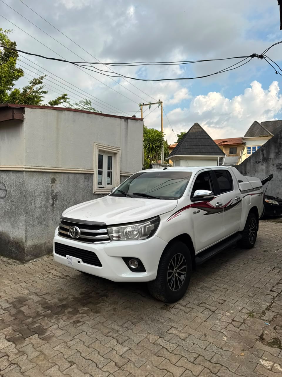 
								Owner house deal  Foreign used 2017 Toyota Hillux  Price review ‼️‼️‼️‼️‼️‼️‼️‼️‼️‼️‼️ With original duty (not allocation paper ) Clean red interior  Thumb start  Going for ~42m ~ now 40m Abuja deal full									