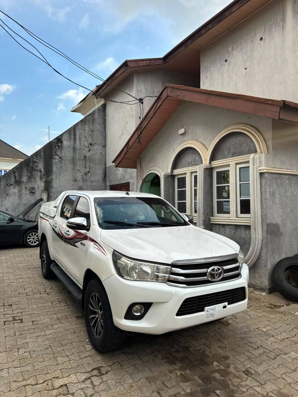 
								Owner house deal  Foreign used 2017 Toyota Hillux  Price review ‼️‼️‼️‼️‼️‼️‼️‼️‼️‼️‼️ With original duty (not allocation paper ) Clean red interior  Thumb start  Going for ~42m ~ now 40m Abuja deal full									