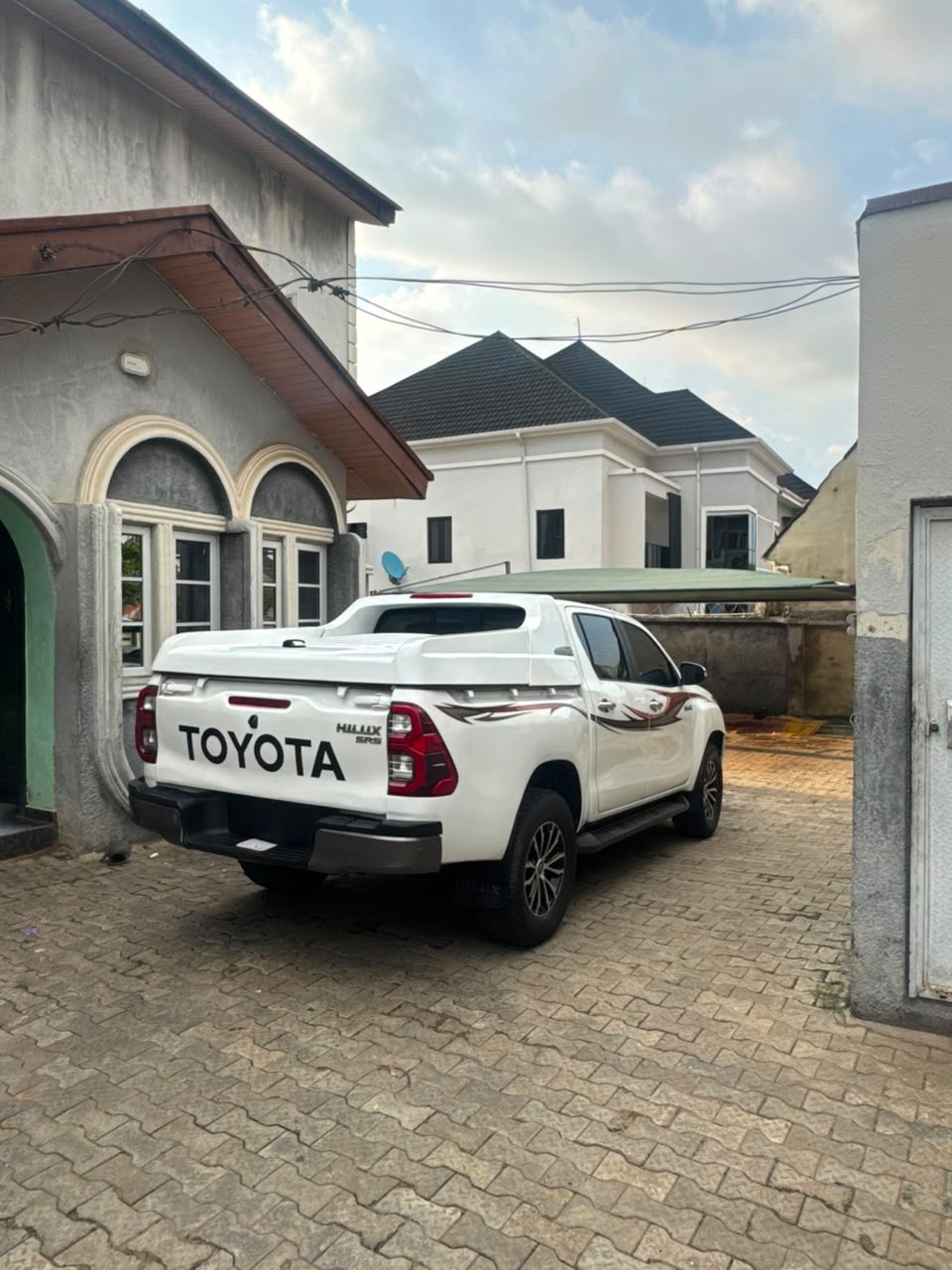 
								Owner house deal  Foreign used 2017 Toyota Hillux  Price review ‼️‼️‼️‼️‼️‼️‼️‼️‼️‼️‼️ With original duty (not allocation paper ) Clean red interior  Thumb start  Going for ~42m ~ now 40m Abuja deal full									