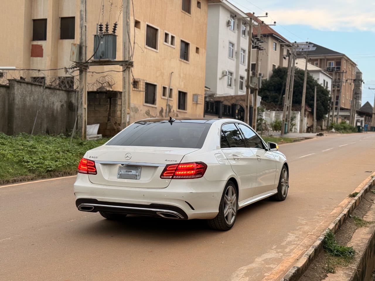 
								Good Deals  Distress Sell  Foreign used Mercedes Benz E400 2015 for just 19.9m Abuja full									