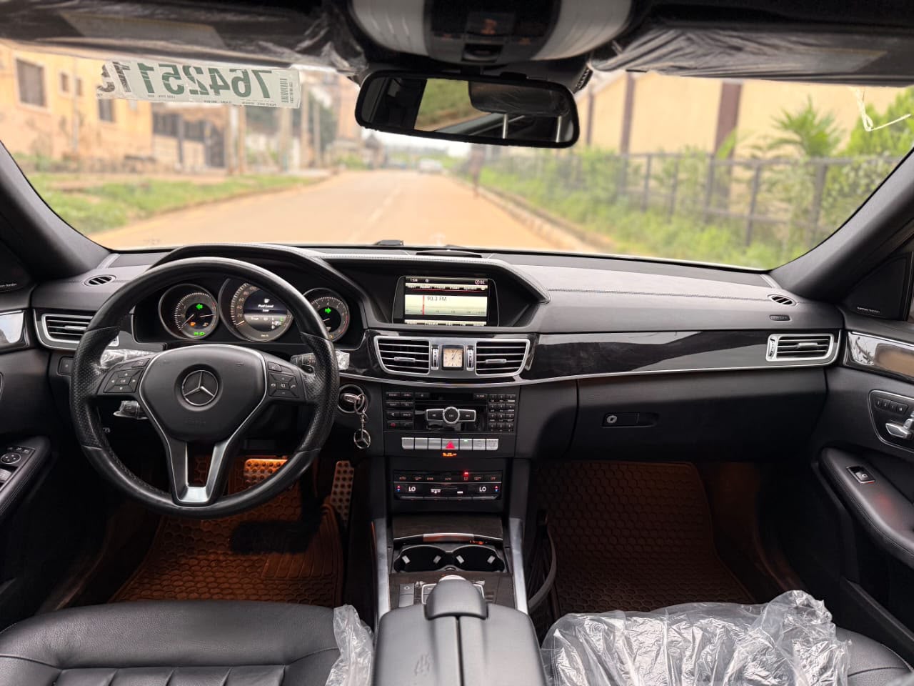 
								Good Deals  Distress Sell  Foreign used Mercedes Benz E400 2015 for just 19.9m Abuja full									