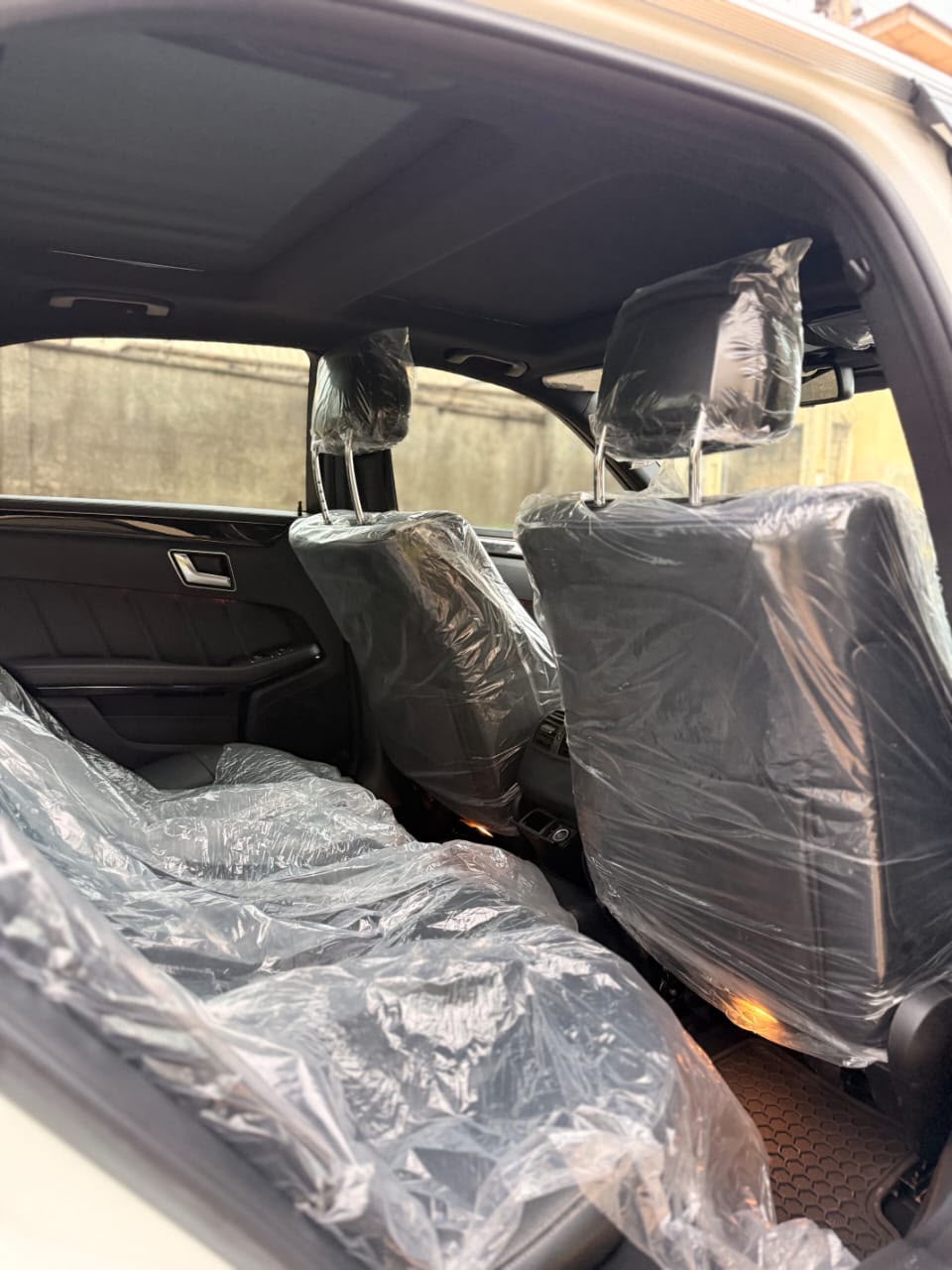
								Good Deals  Distress Sell  Foreign used Mercedes Benz E400 2015 for just 19.9m Abuja full									
