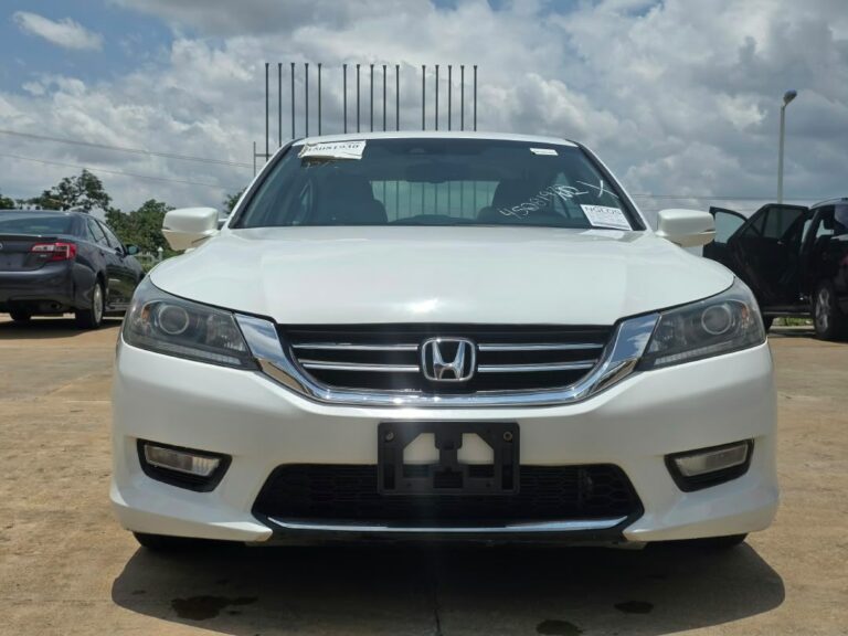 DISTRESS  DISTRESS Foreign used fullest option 2013 on belt  Honda Accord EXL keyless Double screen with Aug 2026 Duty going for just 12m Owner