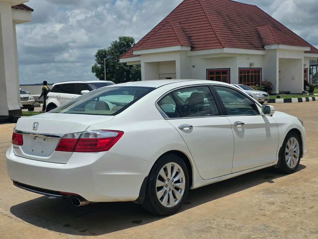 
								DISTRESS  DISTRESS Foreign used fullest option 2013 on belt  Honda Accord EXL keyless Double screen with Aug 2026 Duty going for just 12m Owner full									