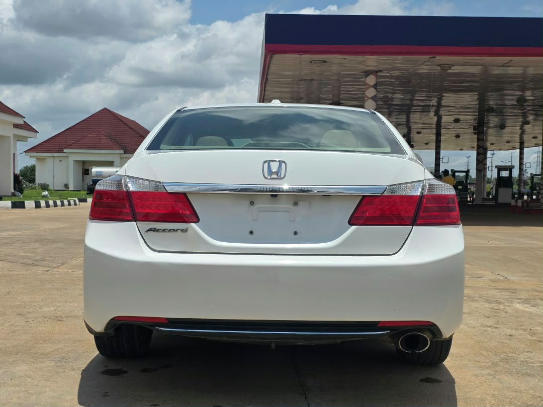 
								DISTRESS  DISTRESS Foreign used fullest option 2013 on belt  Honda Accord EXL keyless Double screen with Aug 2026 Duty going for just 12m Owner full									
