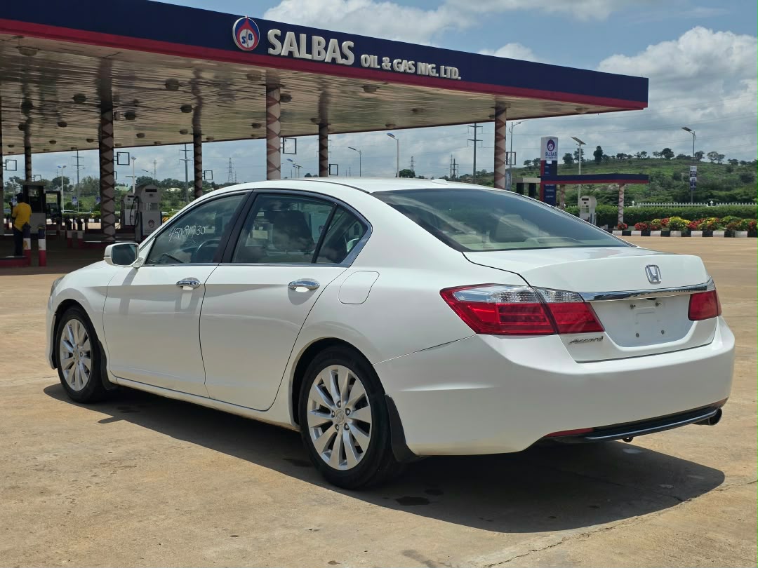 
								DISTRESS  DISTRESS Foreign used fullest option 2013 on belt  Honda Accord EXL keyless Double screen with Aug 2026 Duty going for just 12m Owner full									