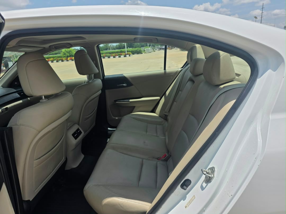 
								DISTRESS  DISTRESS Foreign used fullest option 2013 on belt  Honda Accord EXL keyless Double screen with Aug 2026 Duty going for just 12m Owner full									
