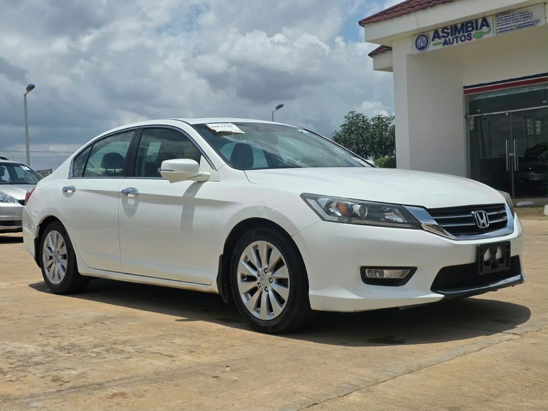 
								DISTRESS  DISTRESS Foreign used fullest option 2013 on belt  Honda Accord EXL keyless Double screen with Aug 2026 Duty going for just 12m Owner full									