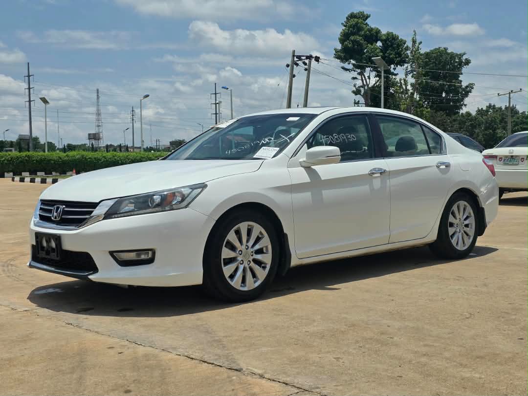
								DISTRESS  DISTRESS Foreign used fullest option 2013 on belt  Honda Accord EXL keyless Double screen with Aug 2026 Duty going for just 12m Owner full									