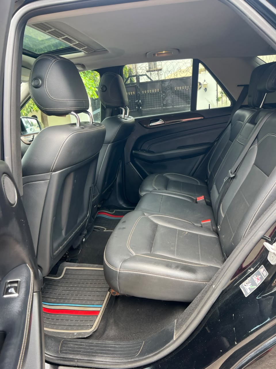 
								Classic distress 2013 ML 350 with untampered engine and gear AC chilling first body price 13m location Abuja owners house  Obinwanne full									
