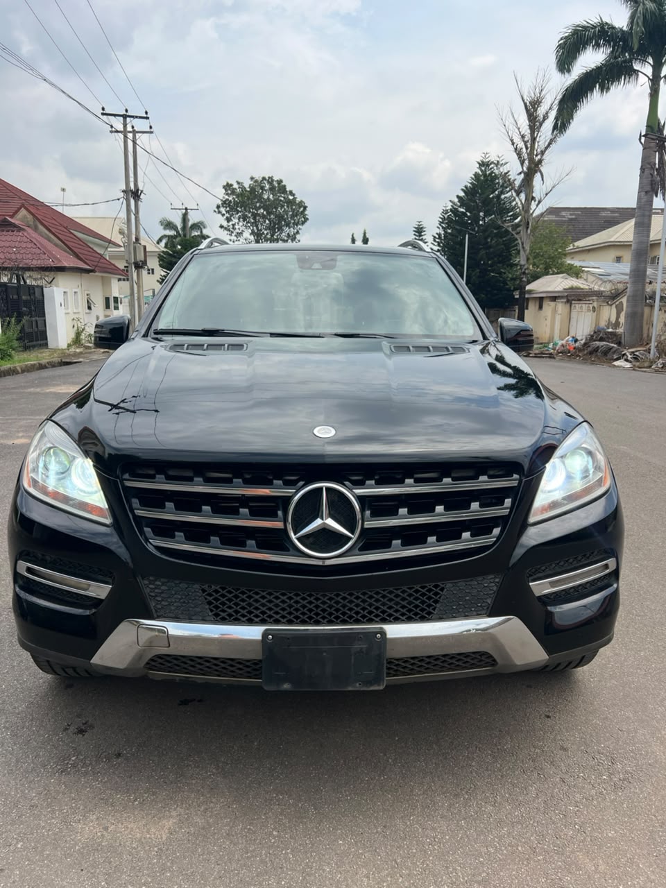
								Classic distress 2013 ML 350 with untampered engine and gear AC chilling first body price 13m location Abuja owners house  Obinwanne full									