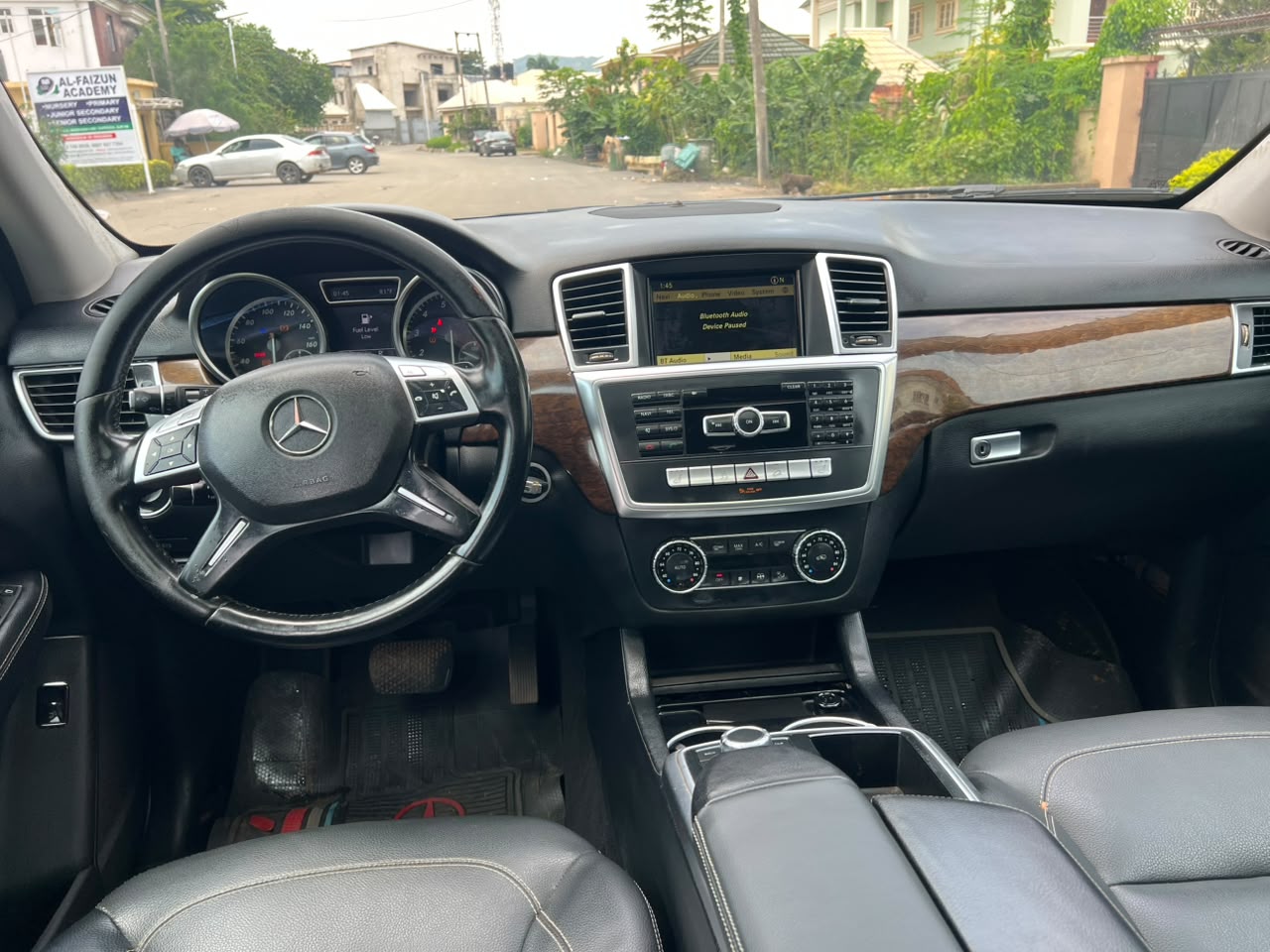 
								Classic distress 2013 ML 350 with untampered engine and gear AC chilling first body price 13m location Abuja owners house  Obinwanne full									