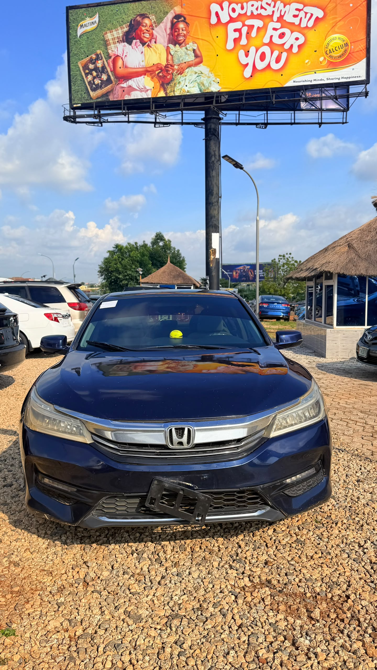 
								REGISTERED 2014 HONDA ACCORD WITH V4 ENGINE,PUSH TO START,SUNROOF, AC FREEZING AND VERIFIED DOCUMENTS VALID FOR 9.5 MILLION NAIRA ONLY full									