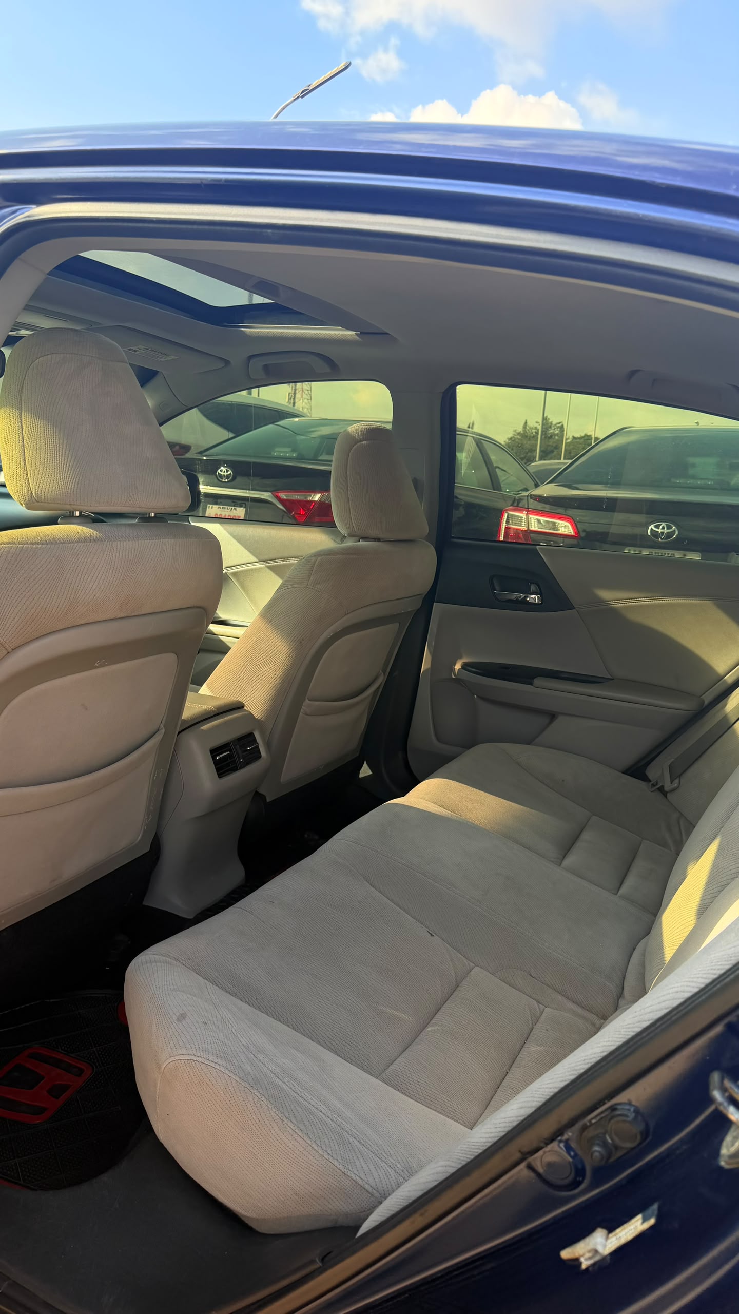 
								REGISTERED 2014 HONDA ACCORD WITH V4 ENGINE,PUSH TO START,SUNROOF, AC FREEZING AND VERIFIED DOCUMENTS VALID FOR 9.5 MILLION NAIRA ONLY full									