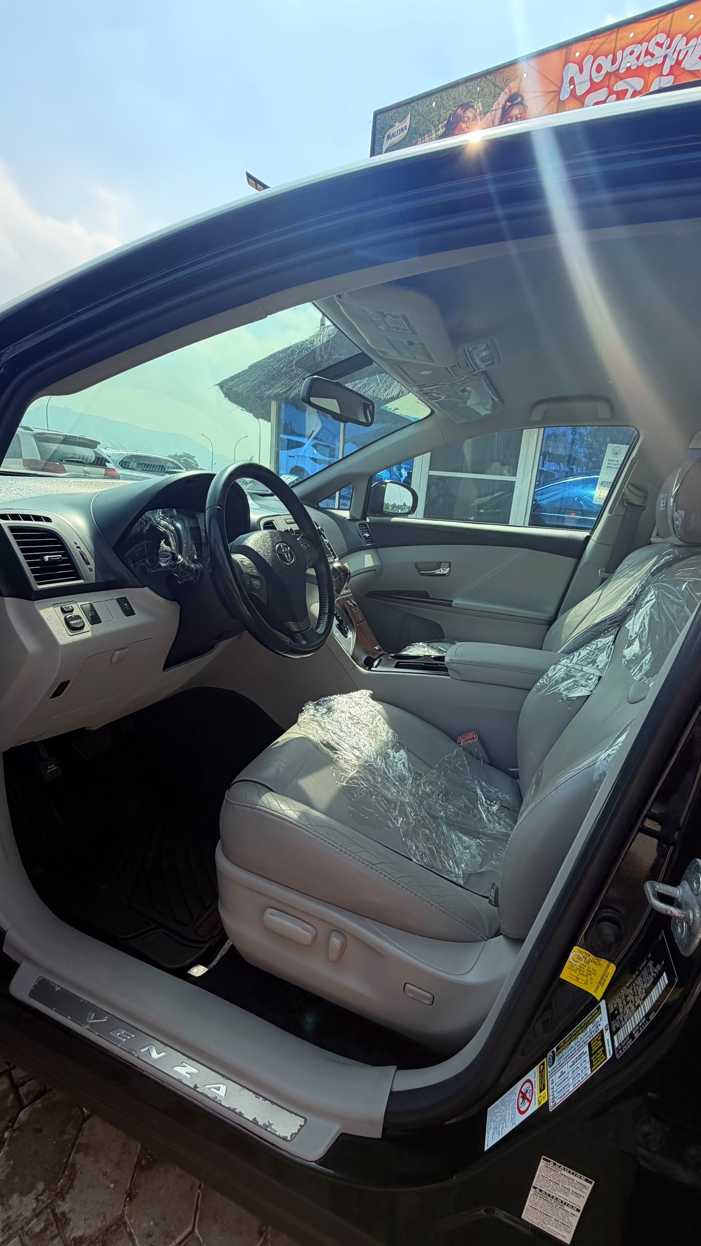 
								FOREIGN USED 🇺🇸 2012 TOYOTA VENZA XLE AWD WITH PUSH TO START, V4 ENGINE, REAR AC VENT,POWER BOOT AC FREEZING AND VERIFIED DUTY VALID FOR 18.5 MILLION NAIRA ONLY full									