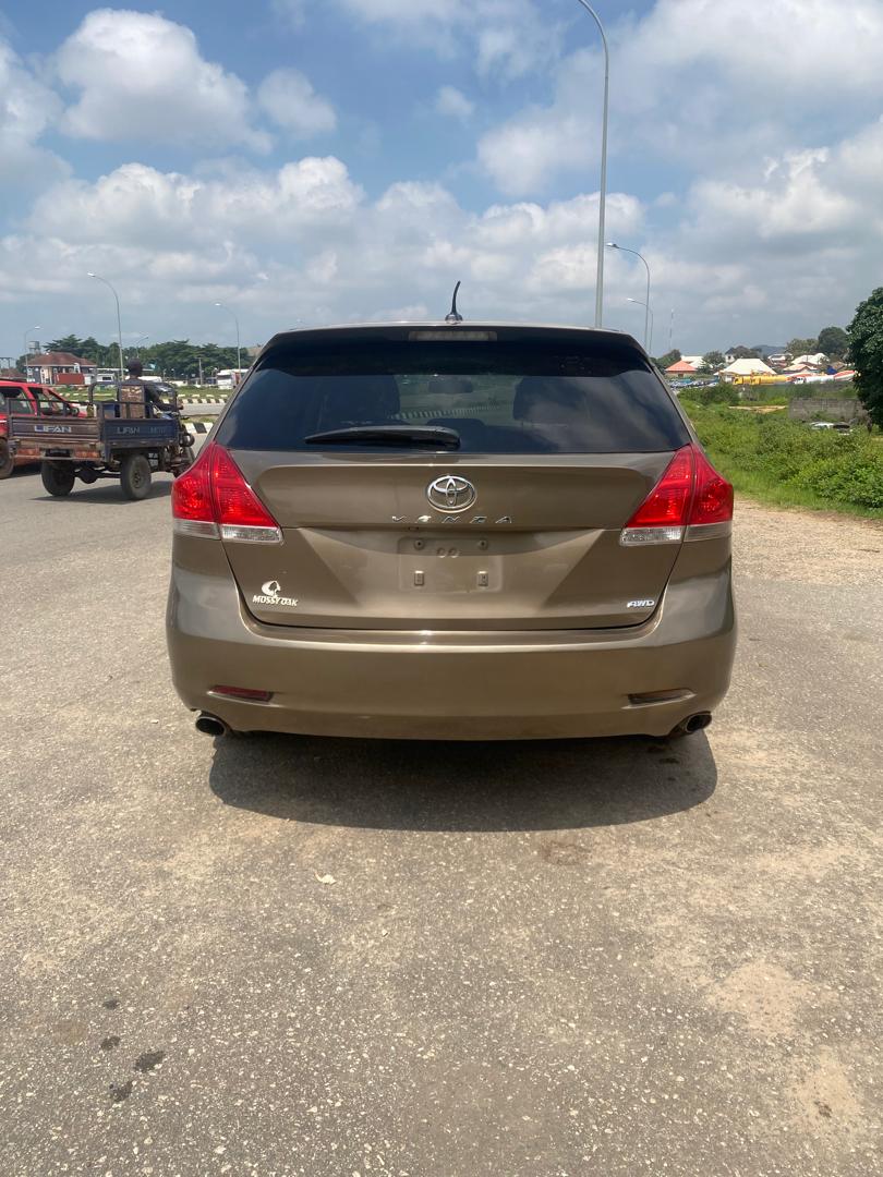 
								2010 Toyota Venza V6 Absolutely clean  Belgium engine and gear Ac chilling  10M full									