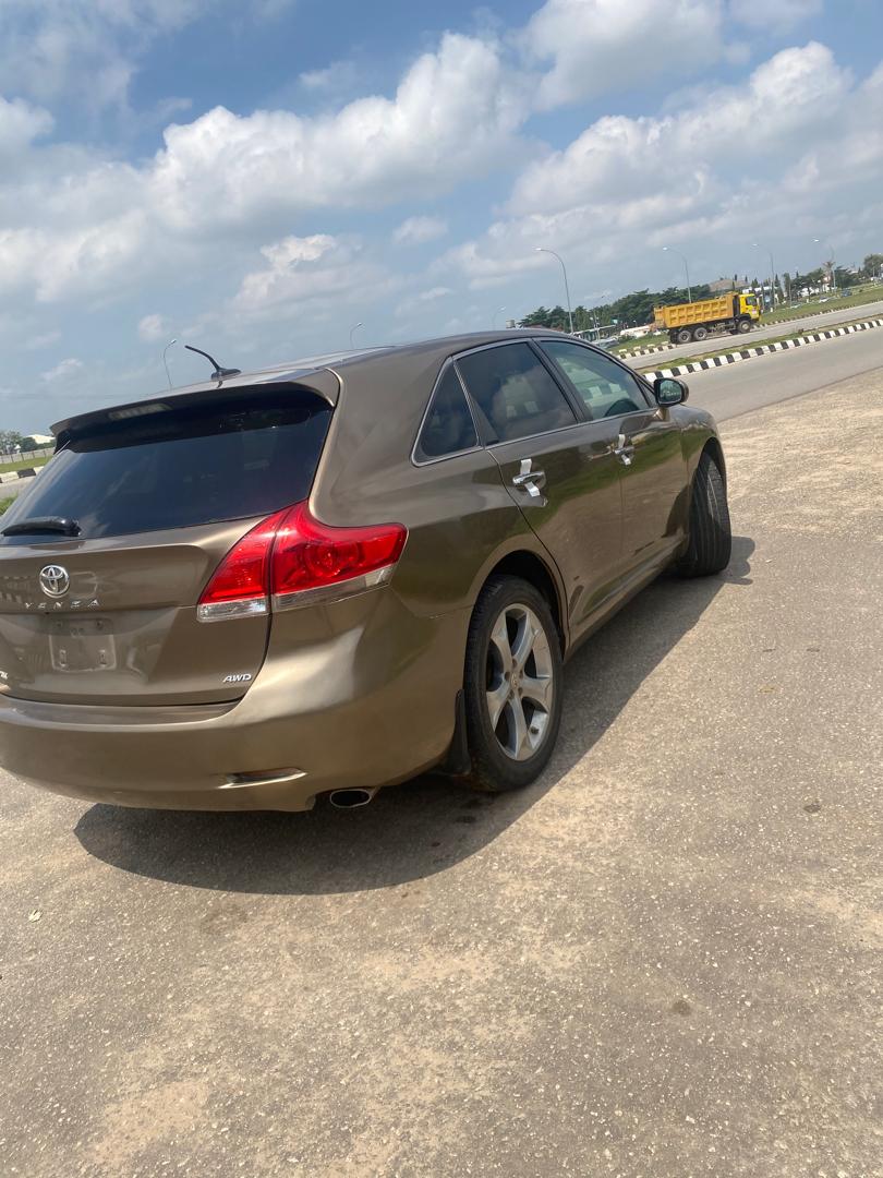 
								2010 Toyota Venza V6 Absolutely clean  Belgium engine and gear Ac chilling  10M full									