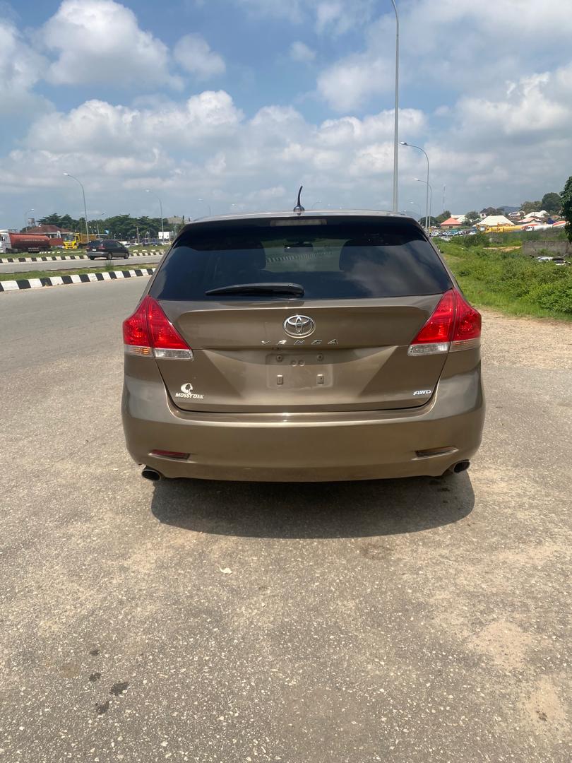 
								2010 Toyota Venza V6 Absolutely clean  Belgium engine and gear Ac chilling  10M full									