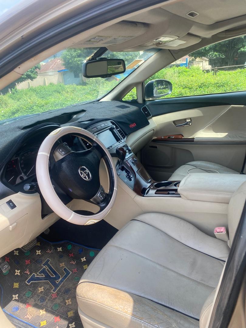 
								2010 Toyota Venza V6 Absolutely clean  Belgium engine and gear Ac chilling  10M full									