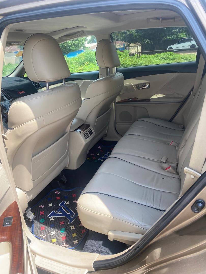 
								2010 Toyota Venza V6 Absolutely clean  Belgium engine and gear Ac chilling  10M full									