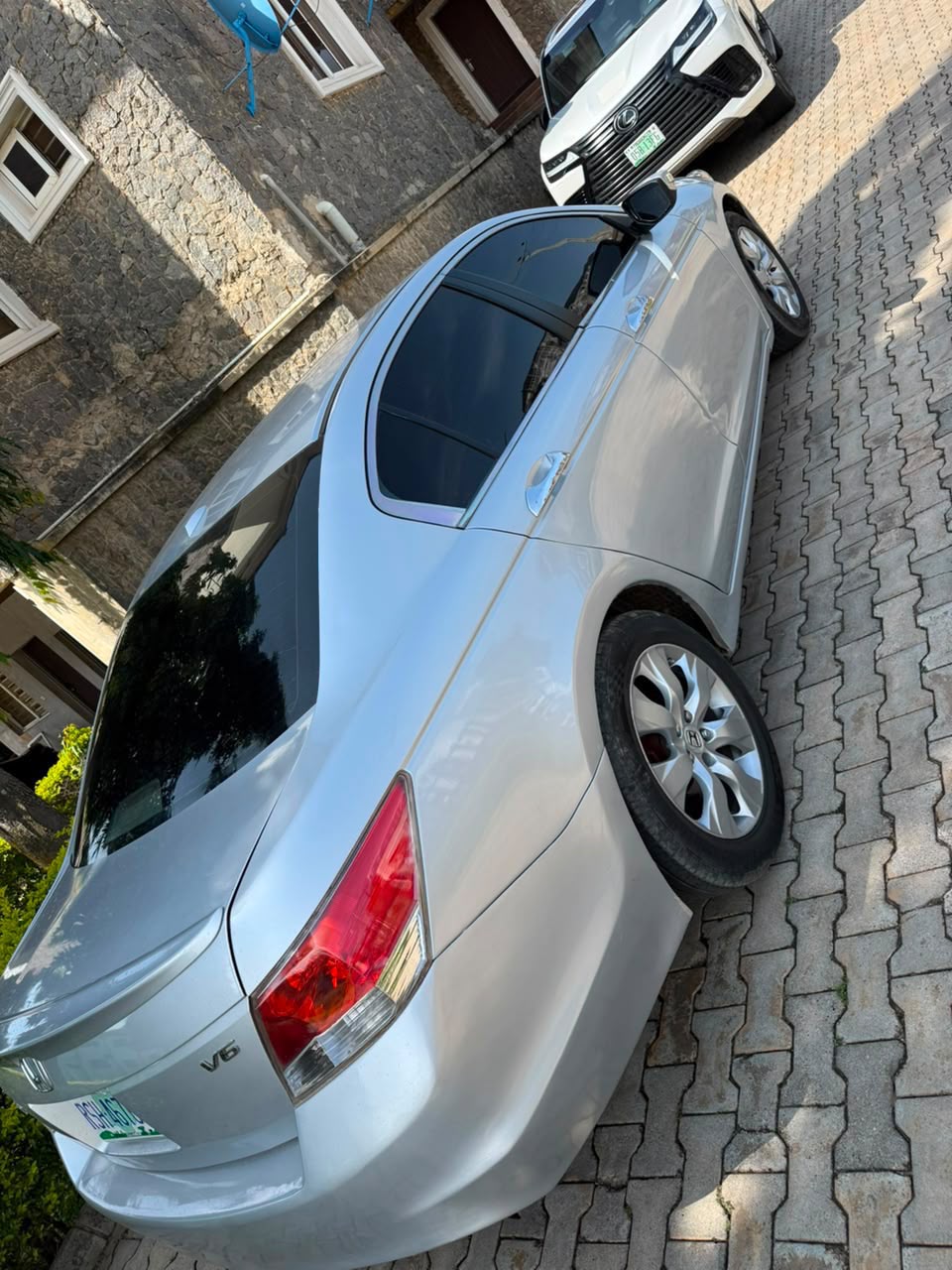 
								2009 clean used accord  With untampered engine  Ac chilling  Buy and drive  4.2M full									
