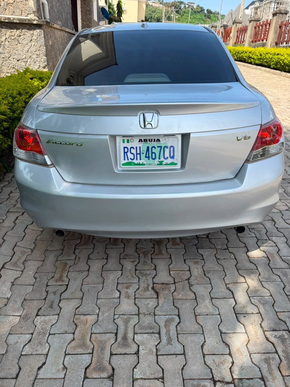 
								2009 clean used accord  With untampered engine  Ac chilling  Buy and drive  4.2M full									