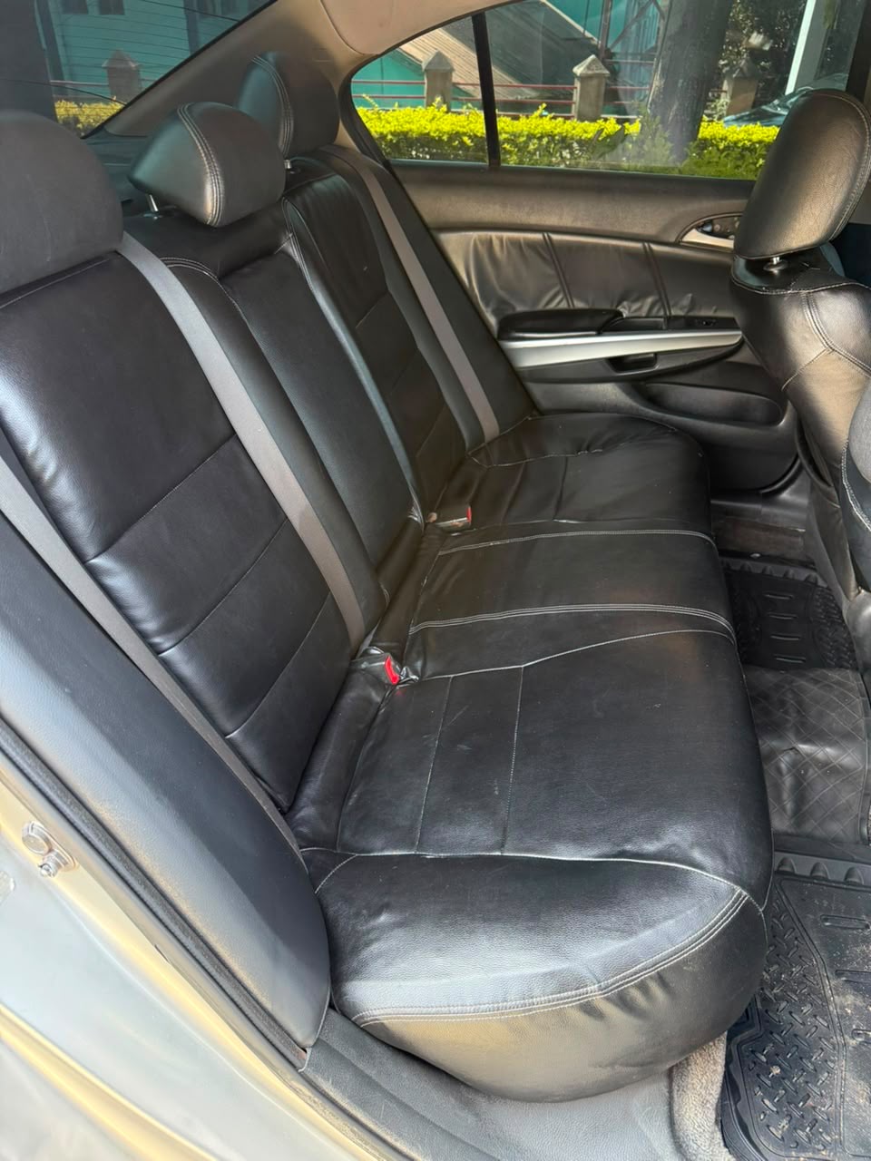 
								2009 clean used accord  With untampered engine  Ac chilling  Buy and drive  4.2M full									