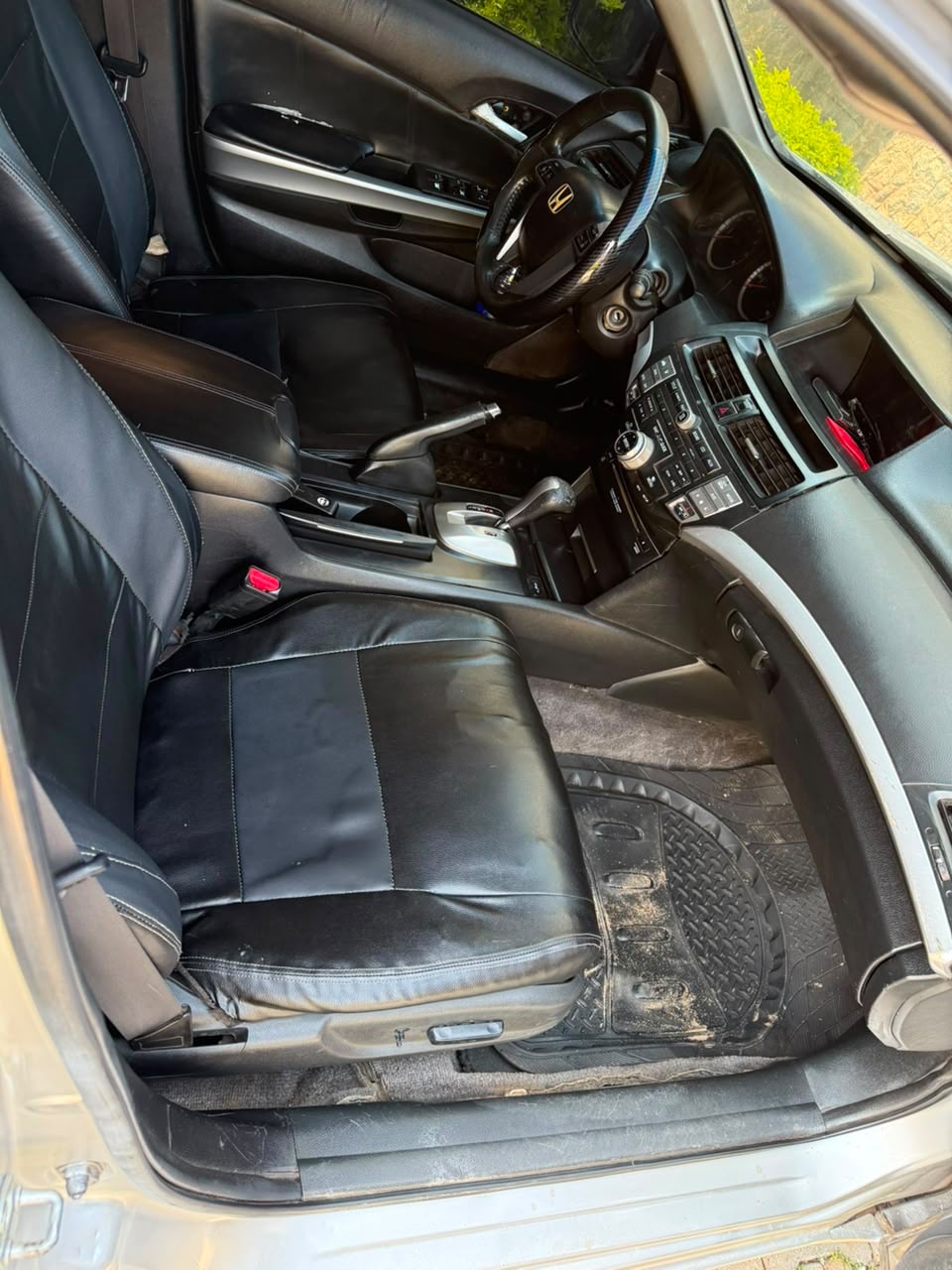 
								2009 clean used accord  With untampered engine  Ac chilling  Buy and drive  4.2M full									