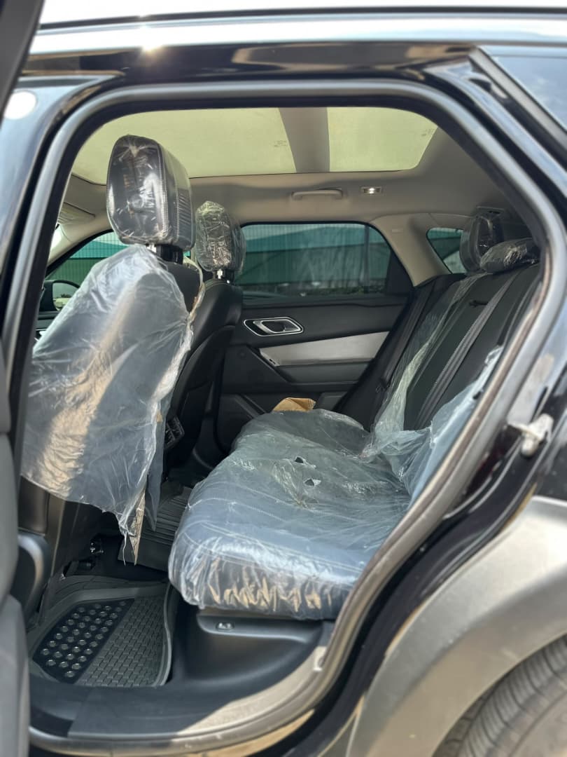 
								Just touch down Foreign used 2020 Range Rover Velar fullest option with 360° camera heated and ventilated leather seats retractable door handles blind spot lane keeping assist adaptive cruise controlpower boot anti collision sensor and many more.  💰 50 million naira only 📍 Abuja full									