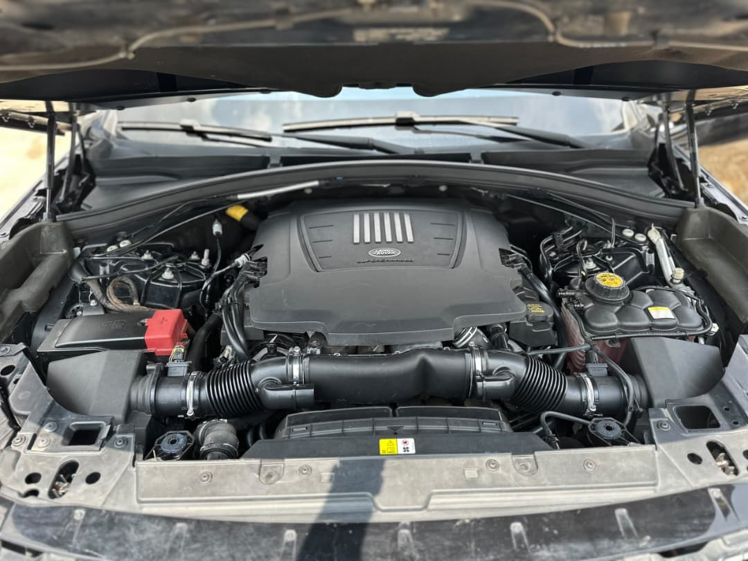 
								Just touch down Foreign used 2020 Range Rover Velar fullest option with 360° camera heated and ventilated leather seats retractable door handles blind spot lane keeping assist adaptive cruise controlpower boot anti collision sensor and many more.  💰 50 million naira only 📍 Abuja full									