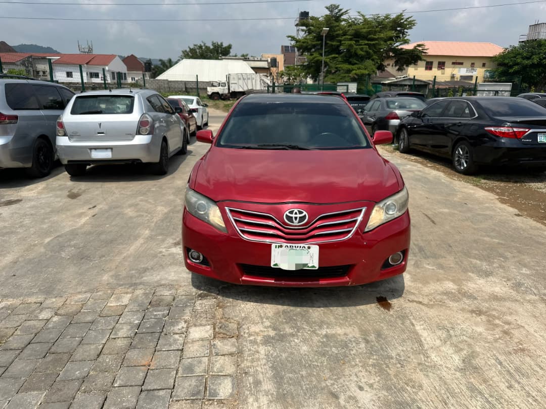 
								Clean and sharp 2008 Toyota Camry LE with original papers and sound engine and gear ac chilling everything working buy and drive.  💰 5.5 million naira only 📍 Abuja full									