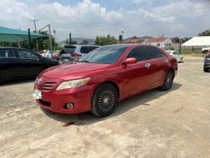 Clean and sharp 2008 Toyota Camry LE with original papers and sound engine and gear ac chilling everything working buy and drive.  💰 5.5 million naira only 📍 Abuja
