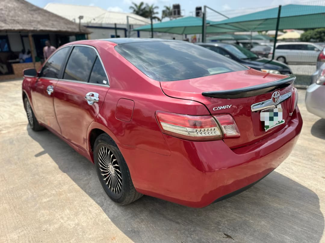 
								Clean and sharp 2008 Toyota Camry LE with original papers and sound engine and gear ac chilling everything working buy and drive.  💰 5.5 million naira only 📍 Abuja full									