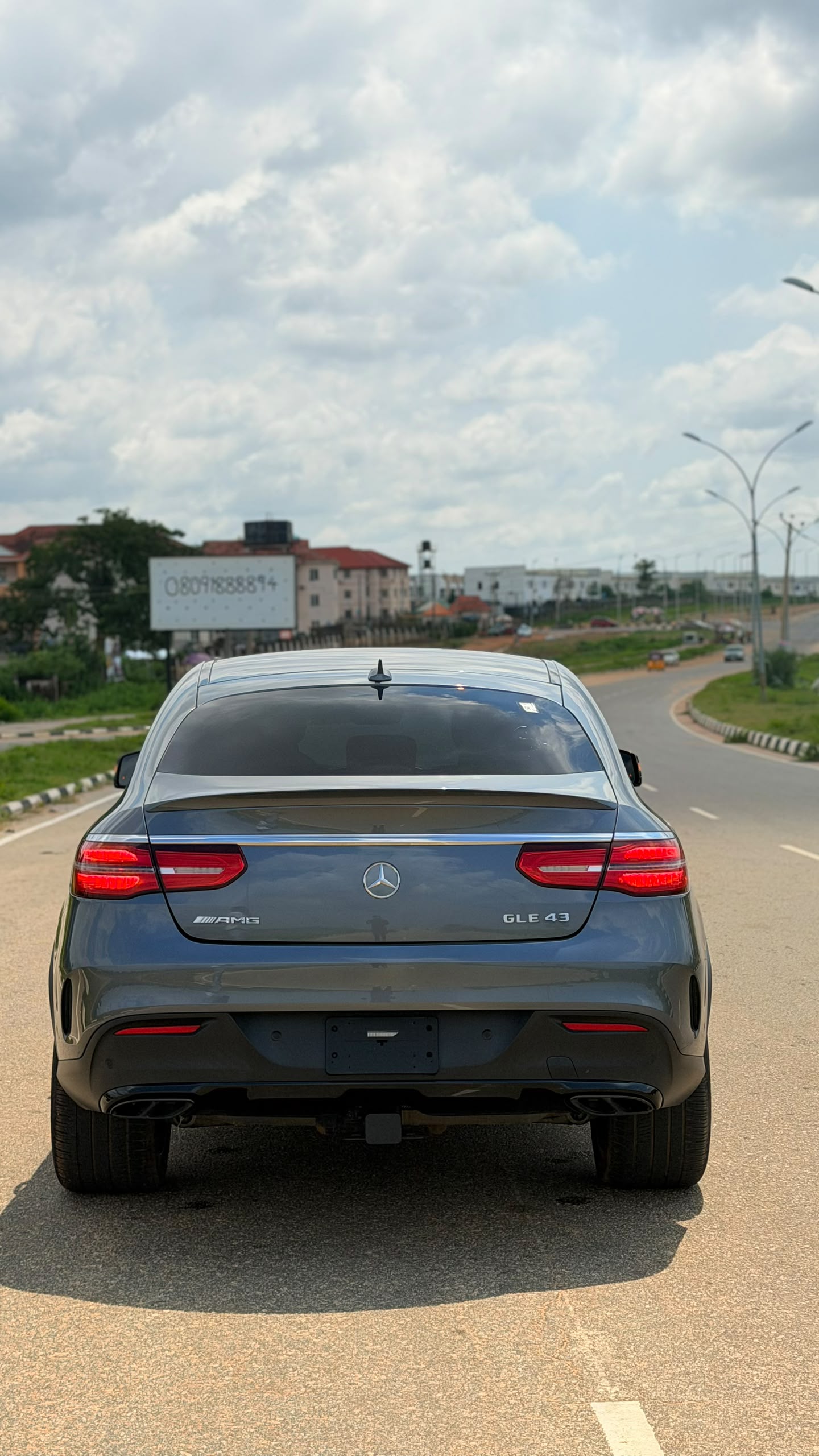 
								FOREIGN USED 2020 MERCEDEZ BENZ GLE 43 AMG WITH PUSH TO START, FULL PANORAMIC ROOF,LEATHER HEATED AND VENTILATED SEATS,ANTI BRAKE SYSTEM,REVERSE CAMERA POWER BOOT AND VERIFIED DUTY VALID FOR 68 MILLION NAIRA ONLY full									