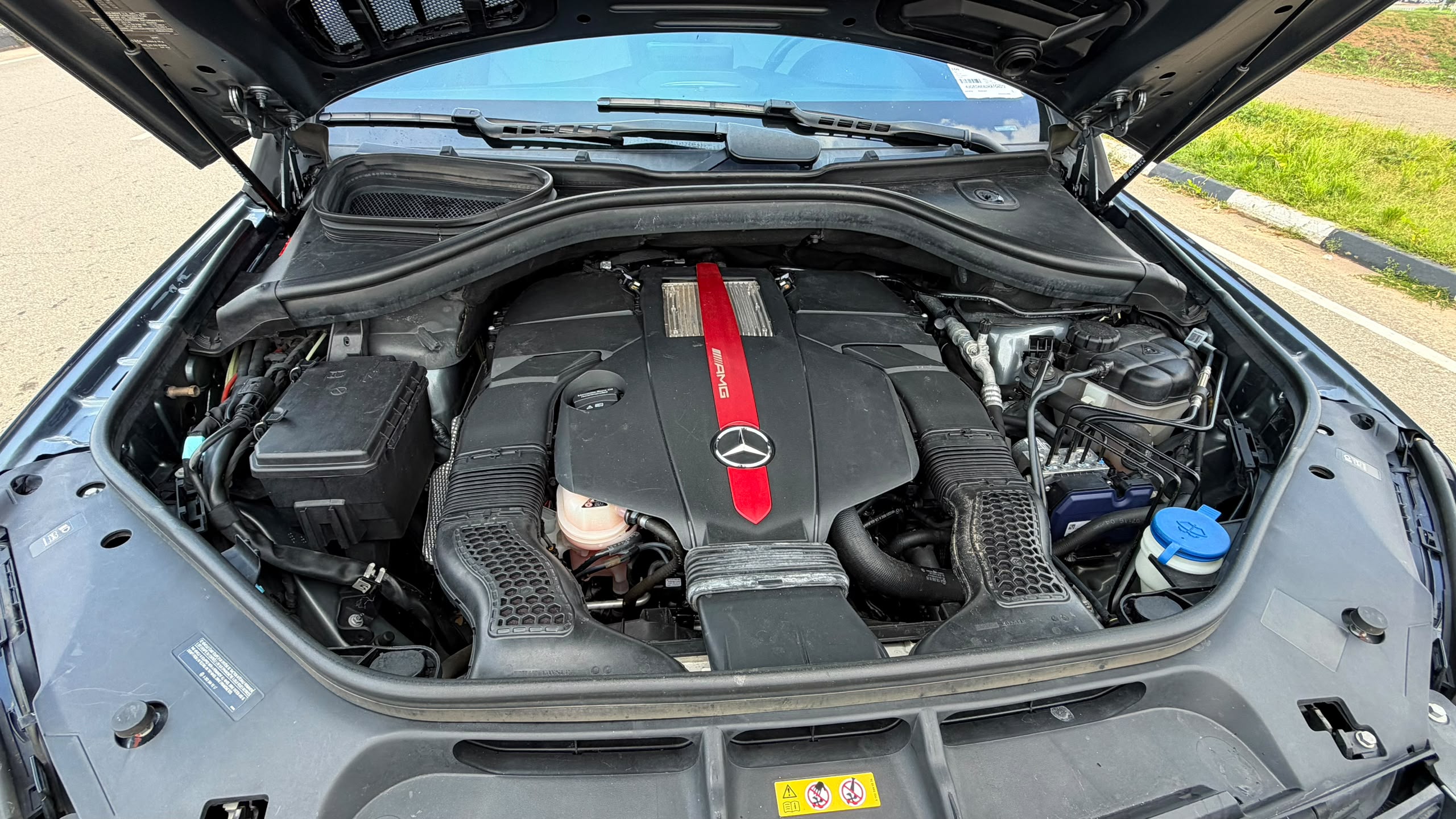 
								FOREIGN USED 2020 MERCEDEZ BENZ GLE 43 AMG WITH PUSH TO START, FULL PANORAMIC ROOF,LEATHER HEATED AND VENTILATED SEATS,ANTI BRAKE SYSTEM,REVERSE CAMERA POWER BOOT AND VERIFIED DUTY VALID FOR 68 MILLION NAIRA ONLY full									