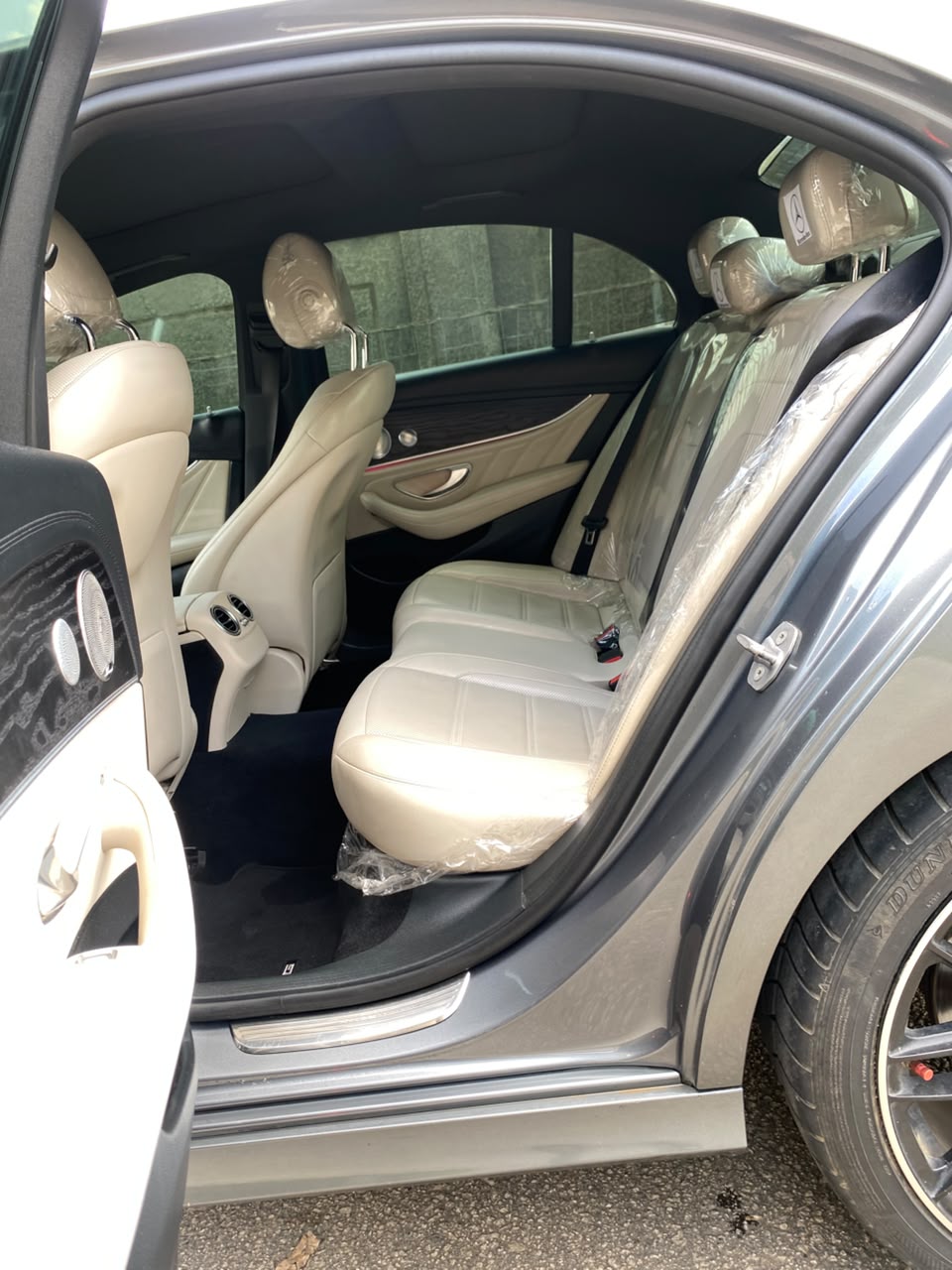 
								2 months registered, 2017 Mercedes Benz E43, with untapped v8 engine, selling for just N56m location Abuja full									