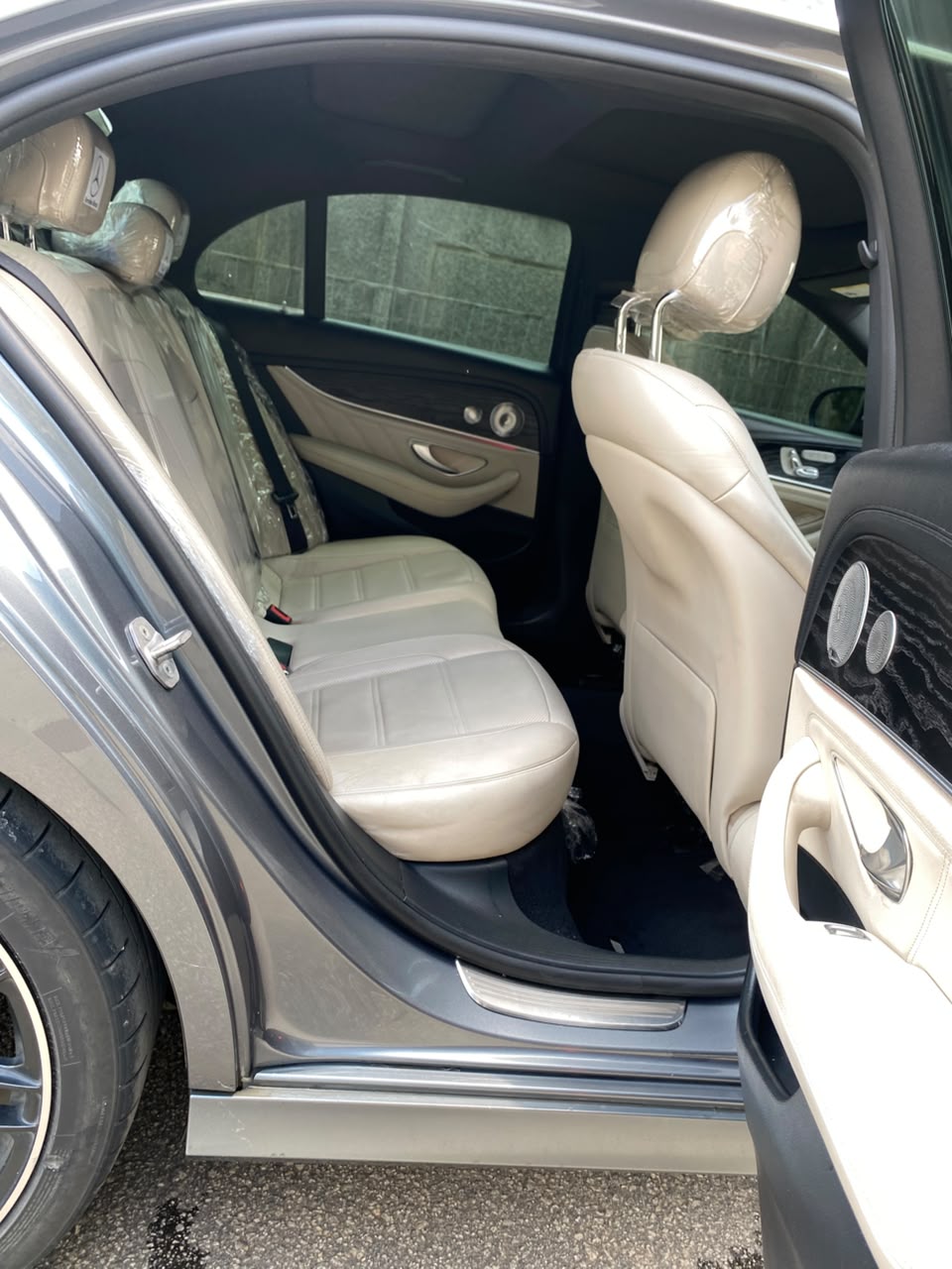 
								2 months registered, 2017 Mercedes Benz E43, with untapped v8 engine, selling for just N56m location Abuja full									