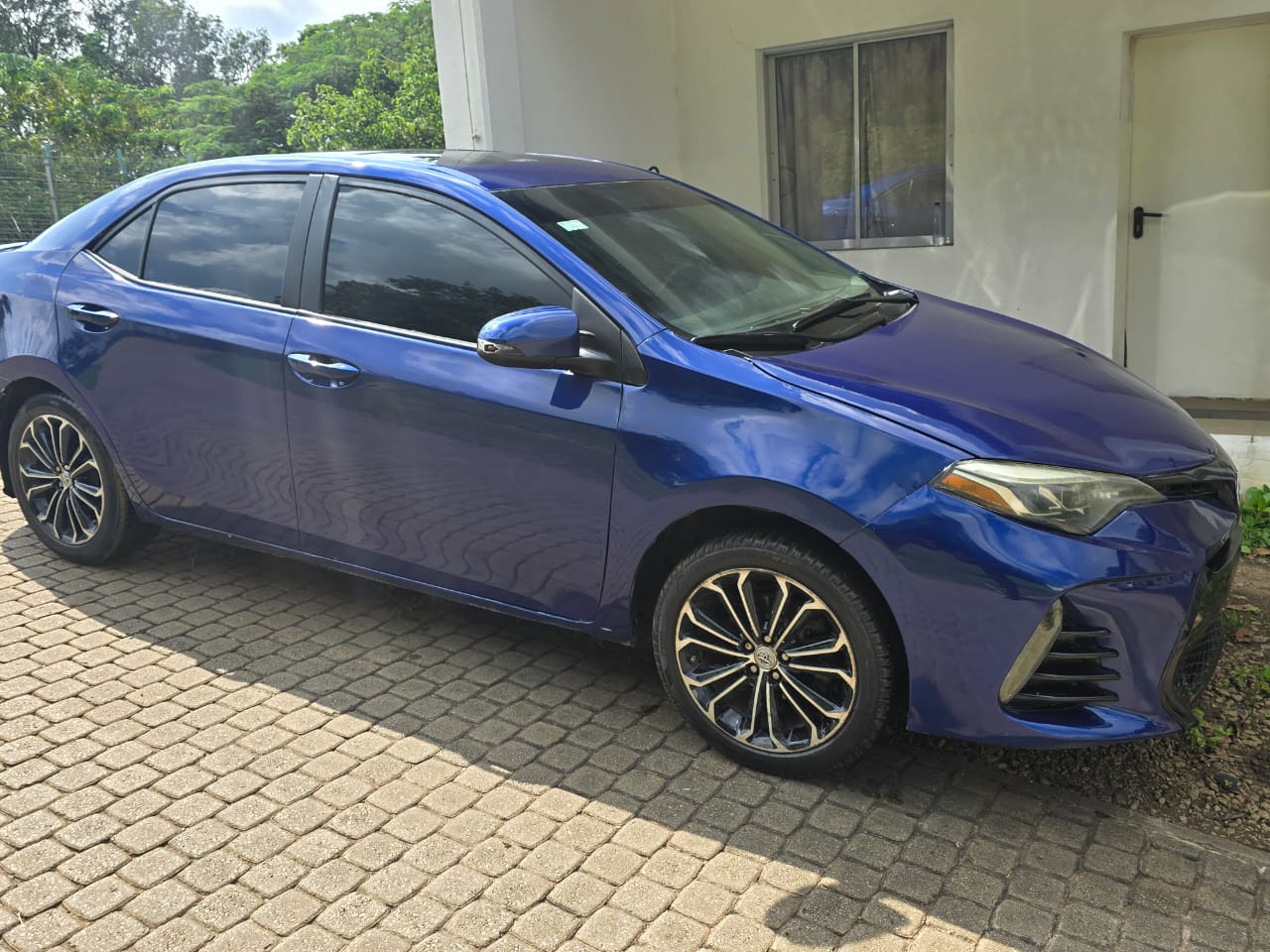 
								Extremely clean 2016 Toyota Corolla with original custom duty, sound engine and gear, AC chilling 💯,Toks standard, nothing to fix, everything is blessed, just 9.8M, Abuja full									