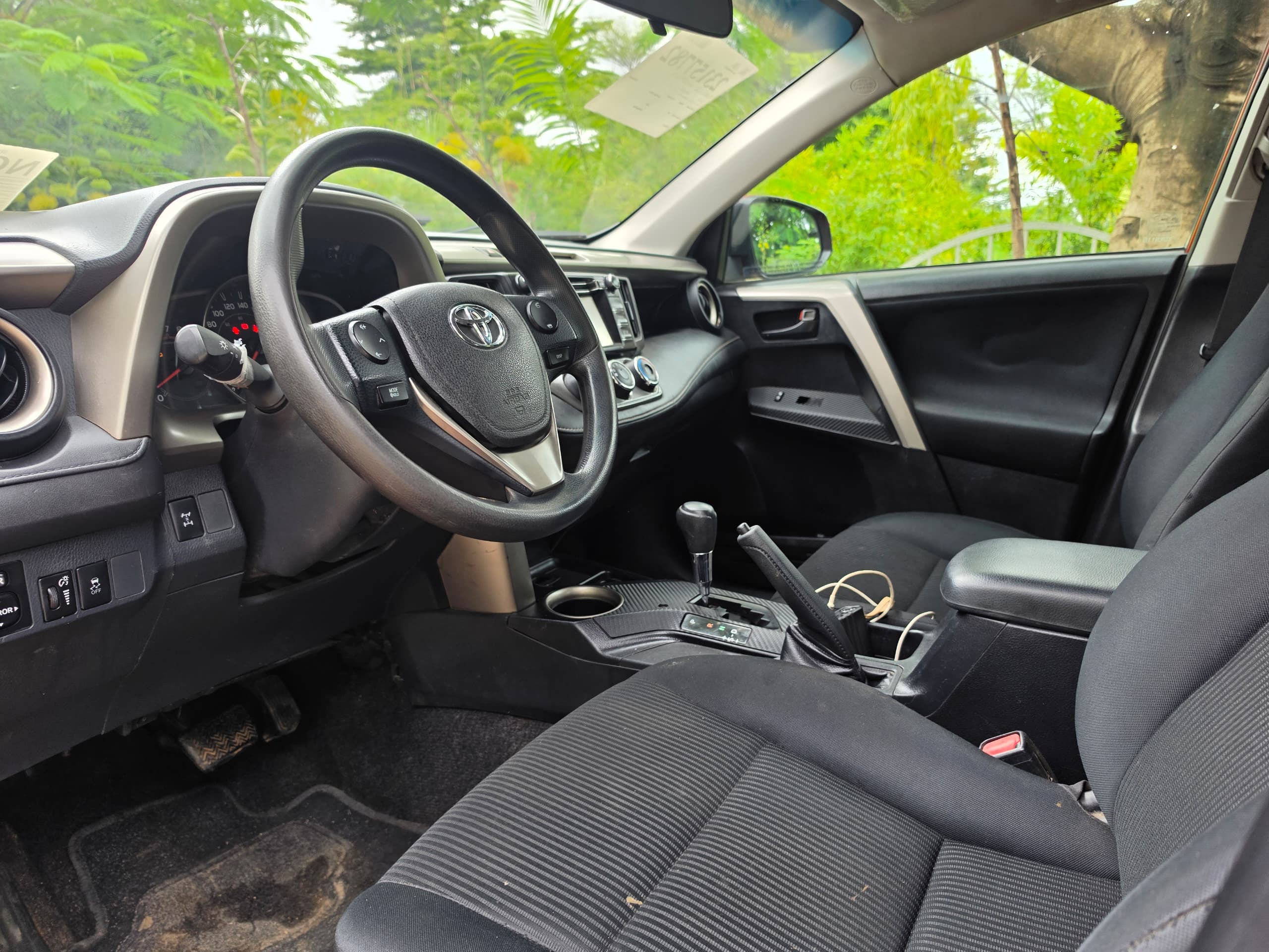 
								Belgium standards Toyota RAV4 2014 Engine and gearbox untempered AC chilling going for 13m  Abujadeal full									