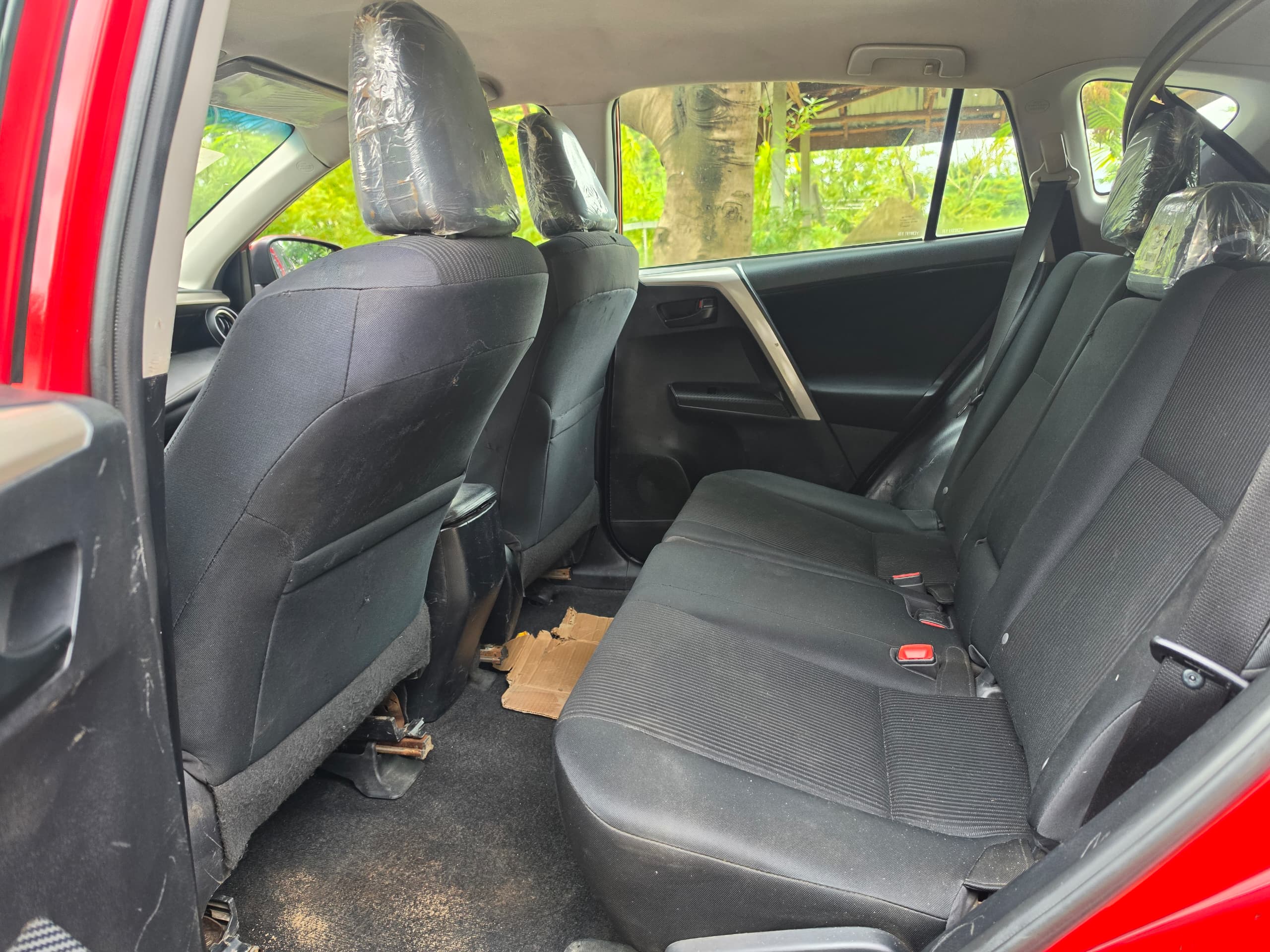 
								Belgium standards Toyota RAV4 2014 Engine and gearbox untempered AC chilling going for 13m  Abujadeal full									