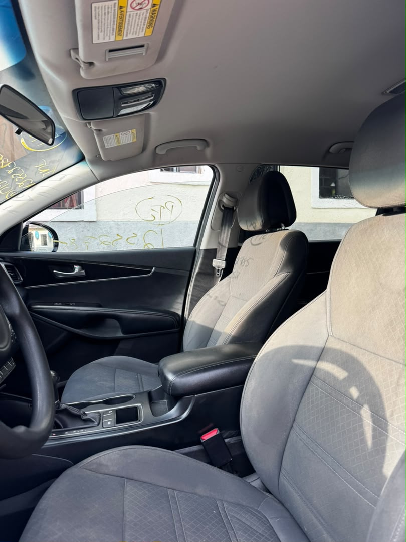 
								ABUJA📍FOREIGN USED 2016 KIA SORENTO IN PRISTINE CONDITION WITH 2026 ENTRY FULLY PAID DUTY 14.5M ONLY full									
