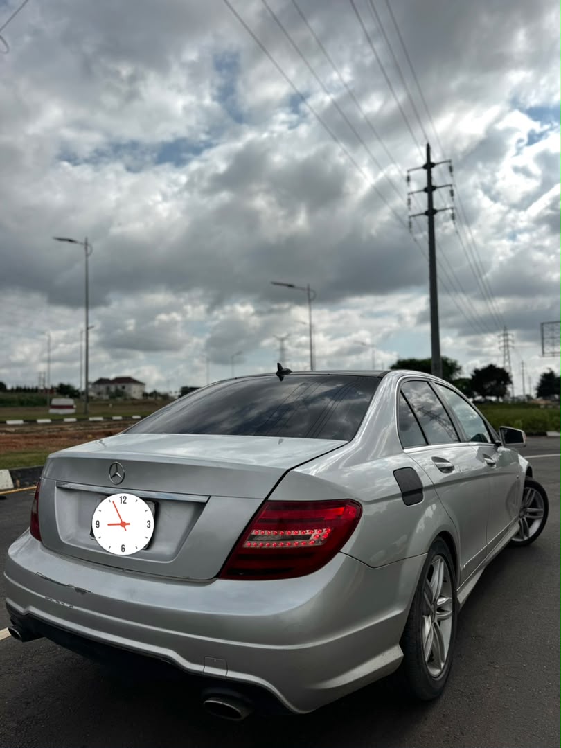 
								iveaway Deal‼️‼️‼️ Neatly Used 2012 Mbenz C250 buy and drive  (Key Entry & Sunroof) with duty (WASH & FLY) going for just 9.2m Net 200k sambo with me Lugbe Abuja📍 ZERO CHAIN DEAL full									