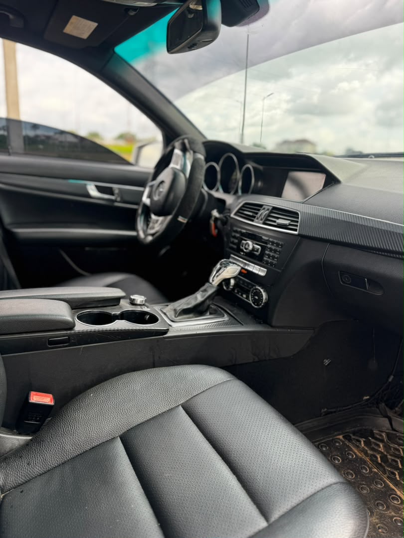 
								iveaway Deal‼️‼️‼️ Neatly Used 2012 Mbenz C250 buy and drive  (Key Entry & Sunroof) with duty (WASH & FLY) going for just 9.2m Net 200k sambo with me Lugbe Abuja📍 ZERO CHAIN DEAL full									