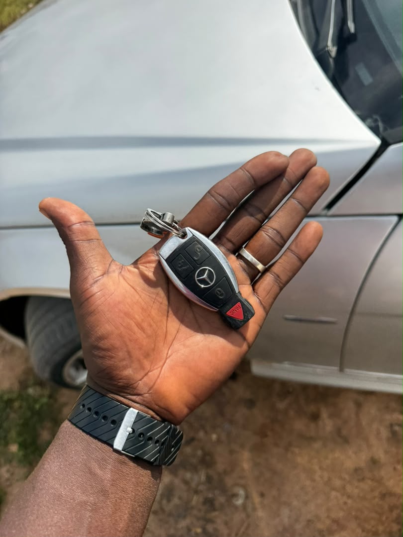 
								iveaway Deal‼️‼️‼️ Neatly Used 2012 Mbenz C250 buy and drive  (Key Entry & Sunroof) with duty (WASH & FLY) going for just 9.2m Net 200k sambo with me Lugbe Abuja📍 ZERO CHAIN DEAL full									