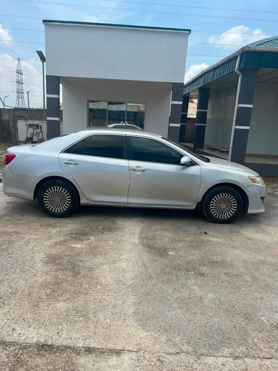 
								Super clean  Toyota Camry 2013 model Sound engine and gear  Ac chilling  Original duty  First body  Location Abuja  Price 8.4m full									