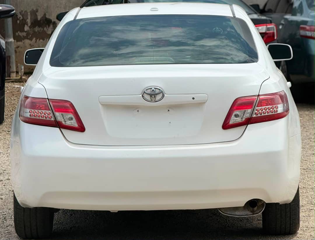 
								A super clean Nigerian used Toyota Camry LE.2011 model with duty paid in excellent condition  ON WHEELS:::::   🔛 Key entry  🔛Chilling ac 🔛 Fabric seat 💺  🔛 open roof  🔛 Clean body and interior ⬆️Price:N7.750M ONLY  Location 📍 ABUJA DEAL full									