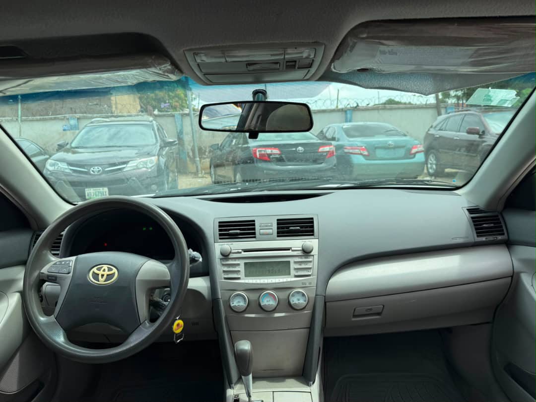 
								A super clean Nigerian used Toyota Camry LE.2011 model with duty paid in excellent condition  ON WHEELS:::::   🔛 Key entry  🔛Chilling ac 🔛 Fabric seat 💺  🔛 open roof  🔛 Clean body and interior ⬆️Price:N7.750M ONLY  Location 📍 ABUJA DEAL full									