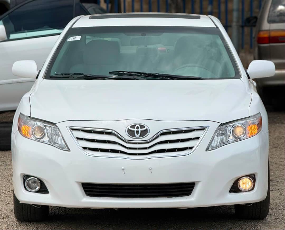 
								A super clean Nigerian used Toyota Camry LE.2011 model with duty paid in excellent condition  ON WHEELS:::::   🔛 Key entry  🔛Chilling ac 🔛 Fabric seat 💺  🔛 open roof  🔛 Clean body and interior ⬆️Price:N7.750M ONLY  Location 📍 ABUJA DEAL full									