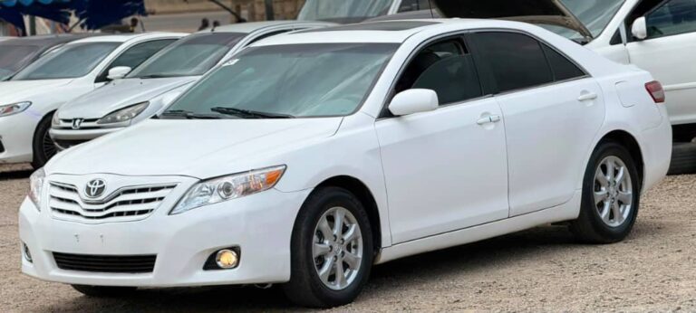 A super clean Nigerian used Toyota Camry LE.2011 model with duty paid in excellent condition  ON WHEELS:::::   🔛 Key entry  🔛Chilling ac 🔛 Fabric seat 💺  🔛 open roof  🔛 Clean body and interior ⬆️Price:N7.750M ONLY  Location 📍 ABUJA DEAL