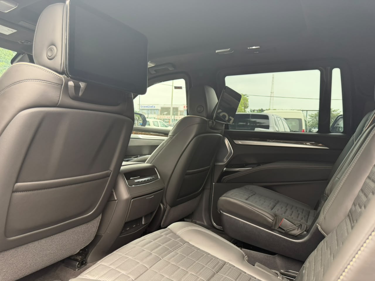 
								BRAND NEW 2026 ESCALADE 600 BULLETPROOF for Just ₦700m OnLy💰 full									